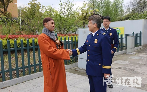 宁国-徐汇区消防支队领导赴上海宁国禅寺检查消防安全