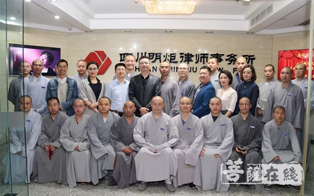 律师事务所-空林佛学院学僧走进律师事务所参学
