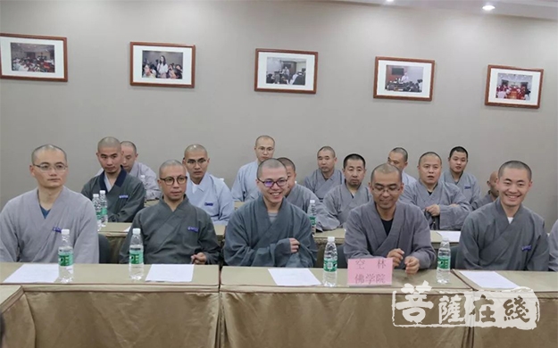律师事务所-空林佛学院学僧走进律师事务所参学
