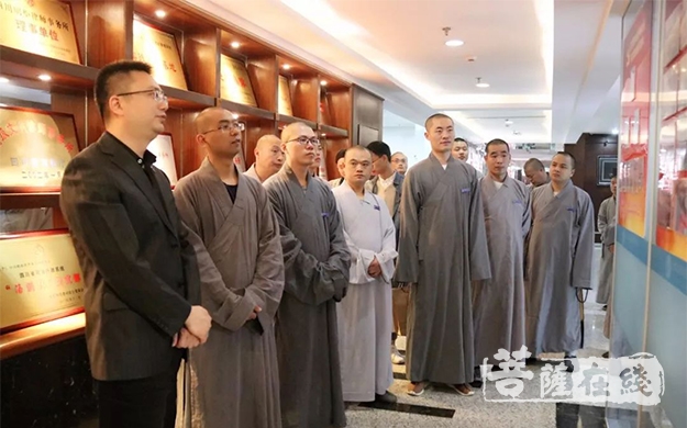 律师事务所-空林佛学院学僧走进律师事务所参学