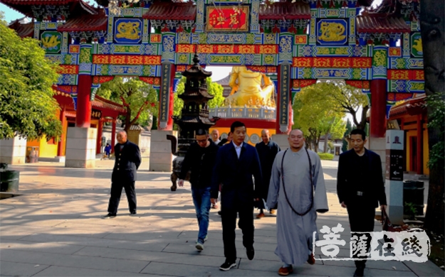 圣安-岳阳市委统战部副部长方卫兵一行调研圣安寺、龙兴寺