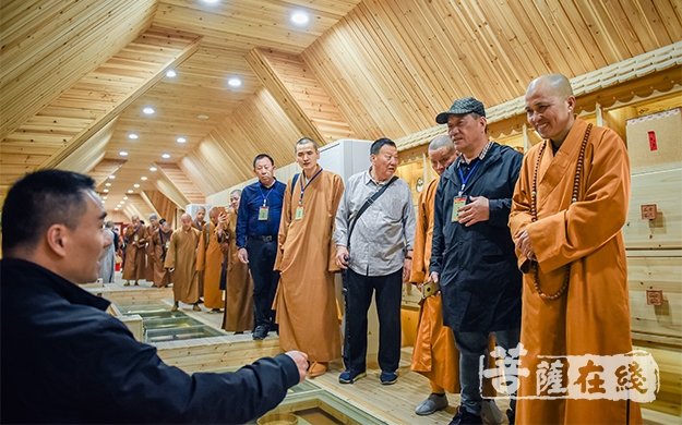 佛教-温州龙湾佛教协会默行大和尚一行参访上海地藏古寺