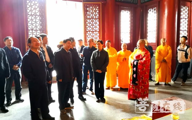 天门山-湘粤两省政协领导一行调研张家界天门山寺