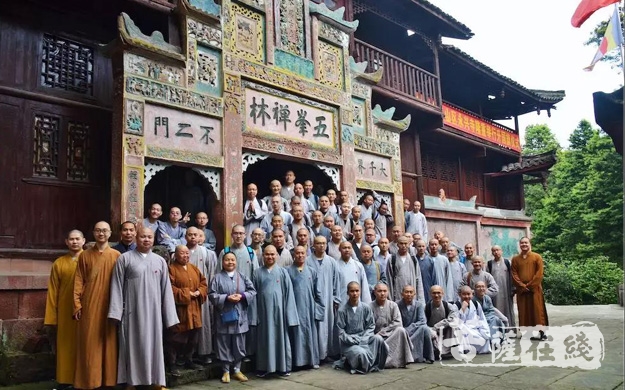 佛教-峨眉山佛学院师生参学四川蒙顶山
