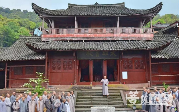 佛教-峨眉山佛学院师生参学四川蒙顶山