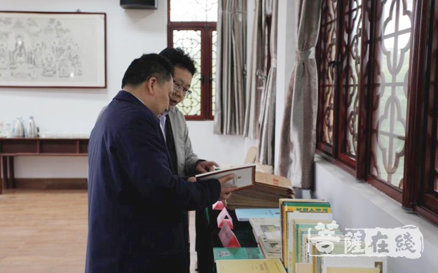 佛教-中央统战部有关部门同志调研江苏尼众佛学院
