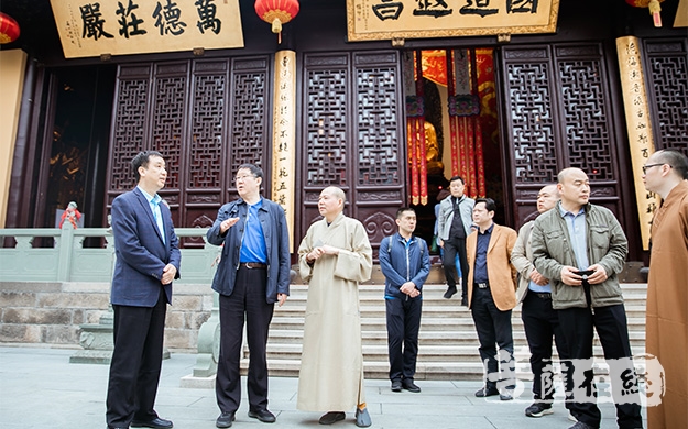 吕明-山西省人大常委会民宗侨外工委副主任吕明一行调研上海玉佛禅寺