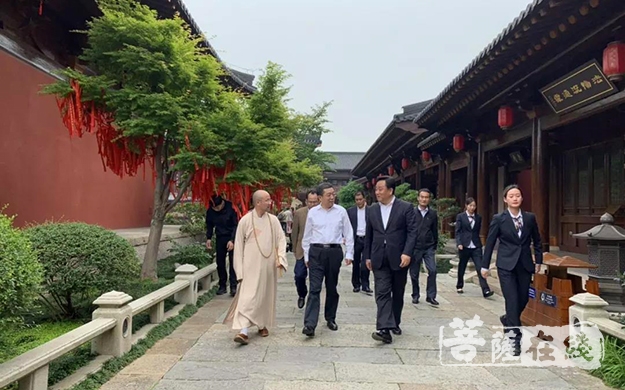 广富林-上海市委常委、统战部部长郑钢淼一行考察调研上海广富林遗址、知也禅寺