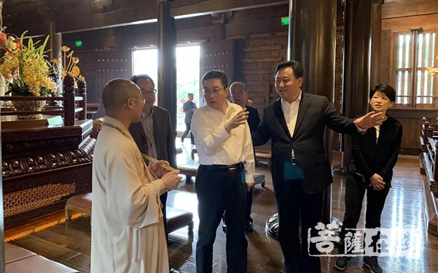 广富林-上海市委常委、统战部部长郑钢淼一行考察调研上海广富林遗址、知也禅寺