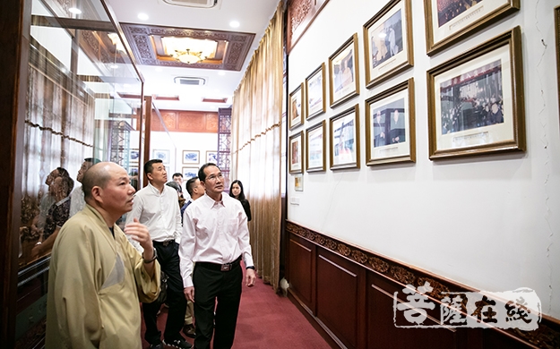 时政-广东省民族宗教研究院院长黄心怡一行调研上海玉佛禅寺