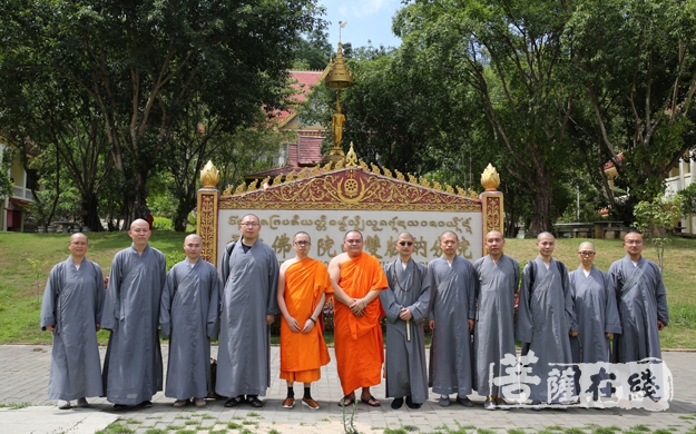 佛教-中国佛学院普陀山学院2019届研究生毕业班赴云南版纳参学