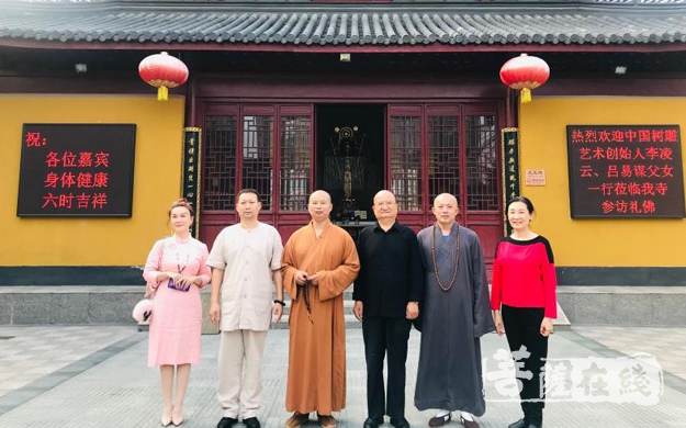 佛像-中国树雕艺术创始人李凌云参访海安广福禅寺并捐赠金丝楠木佛像