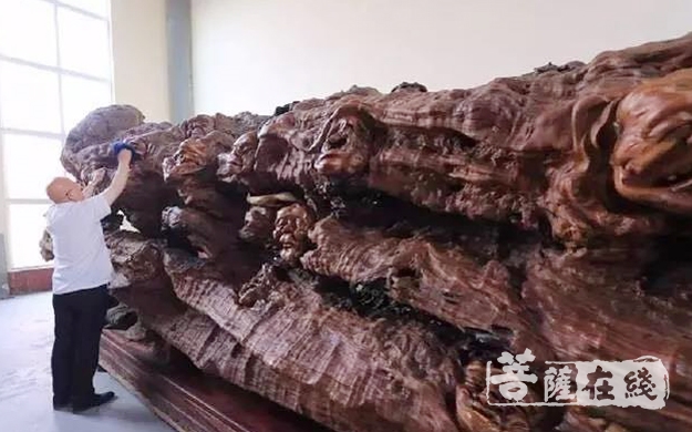 佛像-中国树雕艺术创始人李凌云参访海安广福禅寺并捐赠金丝楠木佛像
