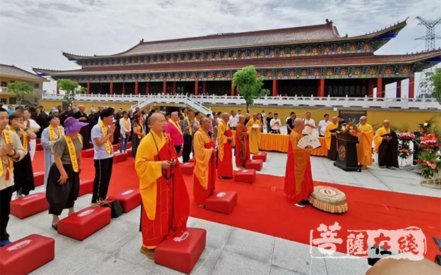 高邮-高邮护国龙王寺举行巨型金丝楠木佛像安座法会
