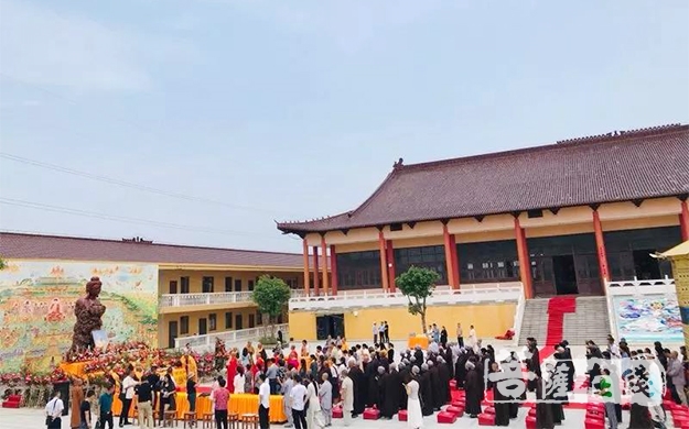 高邮-高邮护国龙王寺举行巨型金丝楠木佛像安座法会