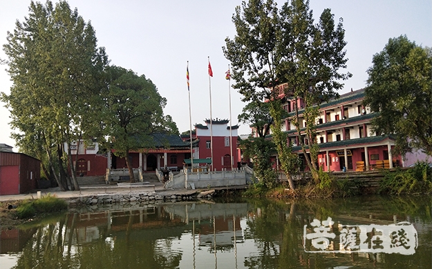 湖南省民宗委副主任刘鸿伏一行调研湘阴法华寺