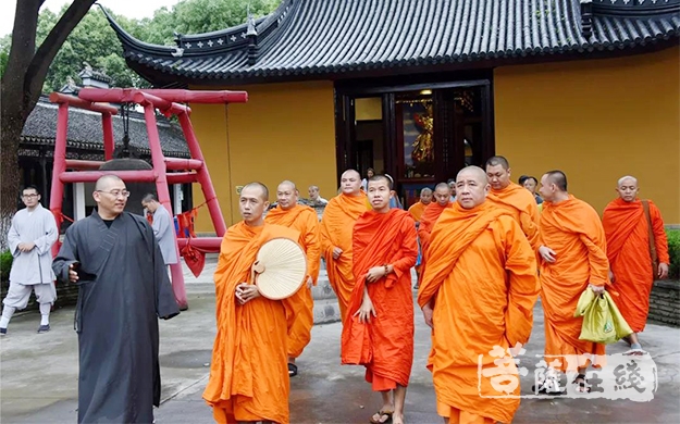 佛教-中佛协副秘书长帕祜巴罕听长老一行参访苏州圣堂寺