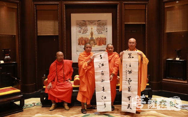 牛首山-牛首山佛顶寺住持曙光法师接待帕松列龙庄勐长老一行
