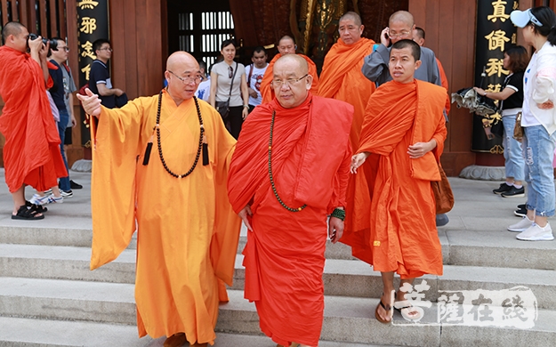 牛首山-牛首山佛顶寺住持曙光法师接待帕松列龙庄勐长老一行