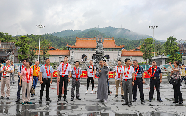 释迦牟尼-汕头市民营企业商会参礼珠海普陀寺 学习佛陀智慧
