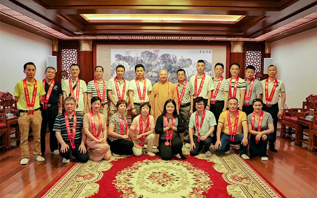 释迦牟尼-汕头市民营企业商会参礼珠海普陀寺 学习佛陀智慧