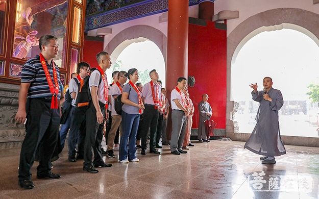 释迦牟尼-汕头市民营企业商会参礼珠海普陀寺 学习佛陀智慧