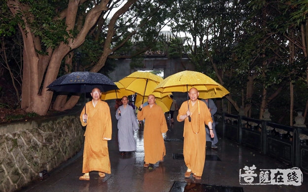 普陀山-道慈大和尚一行赴普陀山沿海寺院检查防台工作
