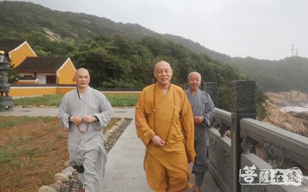 台风-道慈大和尚一行赴梵音古洞等寺院检查防台抗台工作