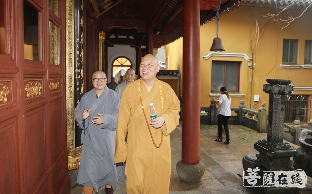 台风-道慈大和尚一行赴梵音古洞等寺院检查防台抗台工作