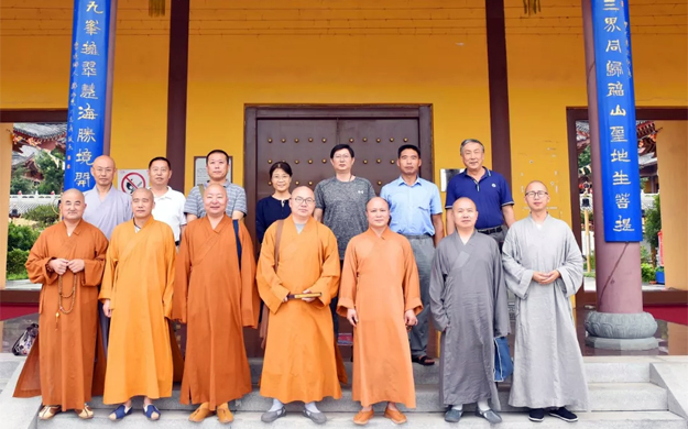 佛教-青岛市佛教协会调研组前往烟台合卢寺进行“四进”活动交流