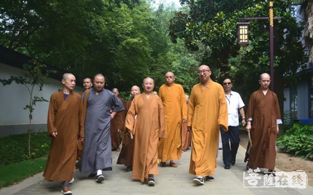 佛教-成都市佛教协会一行参访南京栖霞古寺