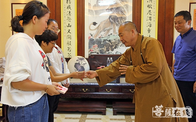 崇圣寺-大理崇圣寺举办捐资助学慈善活动