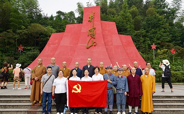 佛教-宁波雪窦山佛教协会赴江西开展爱国主义教育活动