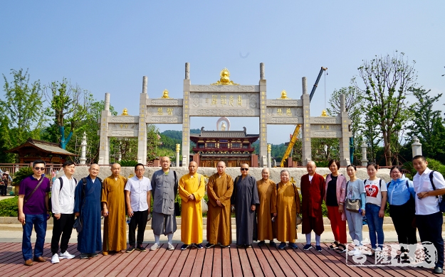 佛教-宁波雪窦山佛教协会赴江西开展爱国主义教育活动
