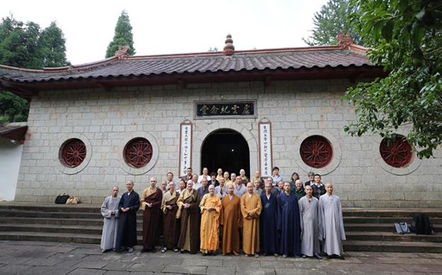 云居山-美国万佛城恒实长老一行回云居山真如禅寺礼祖