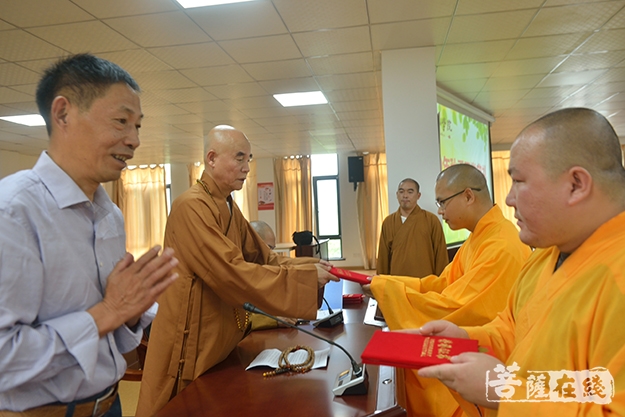九华山-九华山佛学院举行升国旗仪式暨新生开学典礼