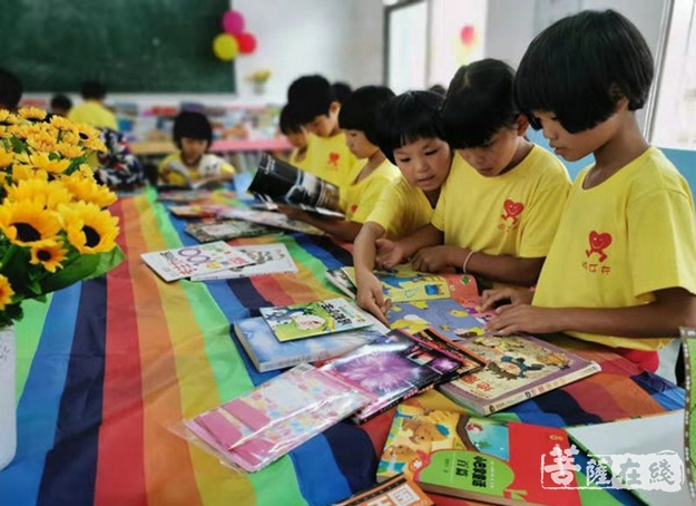 桂阳-圣辉大和尚出席桂阳苦志育才学校开学典礼