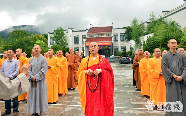 九华山-九华山佛学院举行升国旗仪式暨新生开学典礼