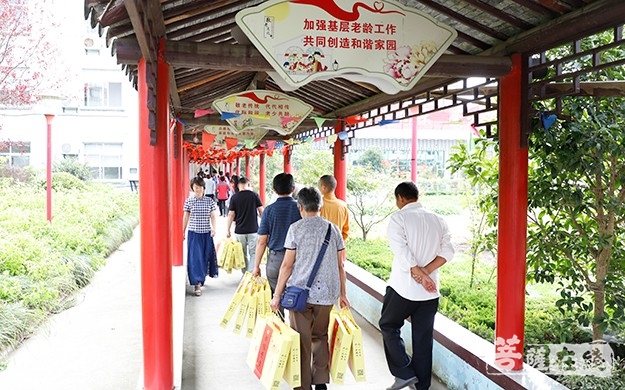 佛教-海安广福禅寺僧众前往敬老院进行中秋慰问