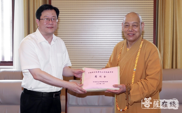 佛教-道慈大和尚赴中国佛学院普陀山学院慰问教师