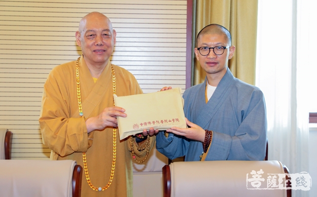 佛教-道慈大和尚赴中国佛学院普陀山学院慰问教师