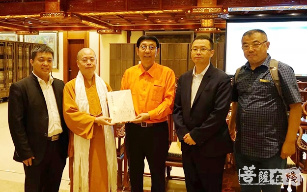 佛教-中国佛教协会副会长仁青安杰活佛一行参访宝莲禅寺