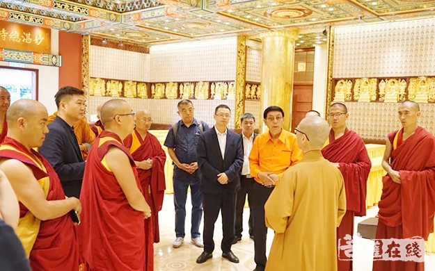 佛教-中国佛教协会副会长仁青安杰活佛一行参访宝莲禅寺