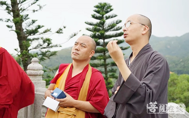 佛教-中国佛教协会副会长仁青安杰活佛一行参访宝莲禅寺