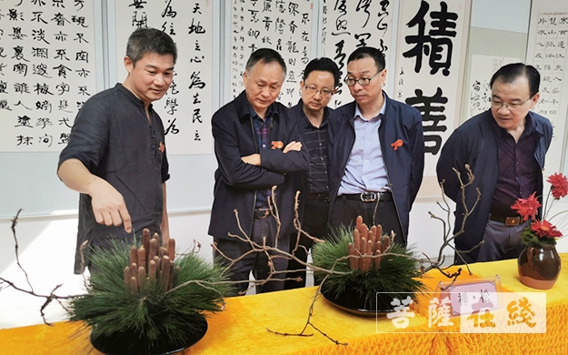 佛教-南郑区佛教协会举办“同心同德 同愿同行”书画·花艺展暨歌颂祖国音乐会