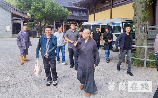 艺术-全国书画名家邀请展（宁波站）艺术家参访慈溪伏龙寺