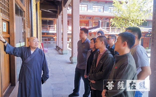 艺术-全国书画名家邀请展（宁波站）艺术家参访慈溪伏龙寺