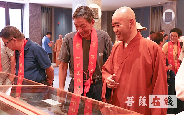 文化-庆祝新中国成立七十周年 上海宁国禅寺举行胡建宁个人藏品捐赠暨展览仪式