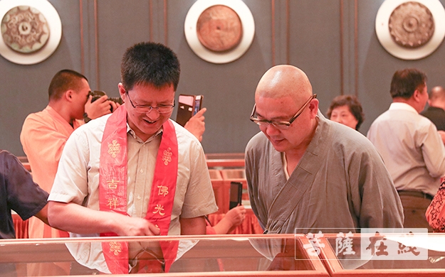 文化-庆祝新中国成立七十周年 上海宁国禅寺举行胡建宁个人藏品捐赠暨展览仪式