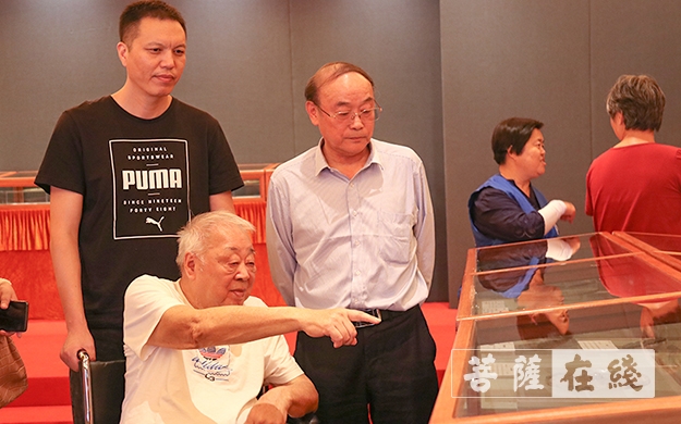 文化-庆祝新中国成立七十周年 上海宁国禅寺举行胡建宁个人藏品捐赠暨展览仪式